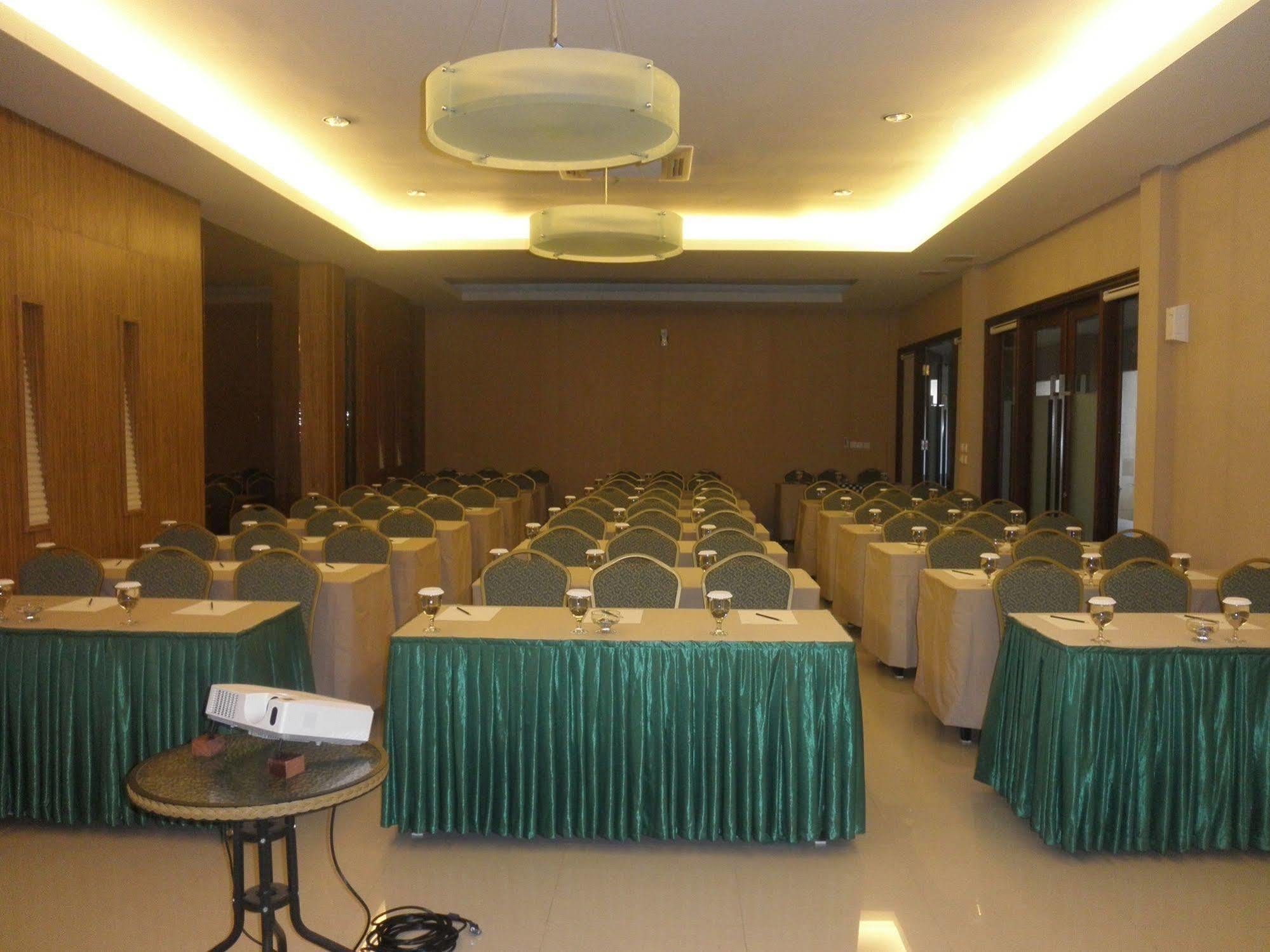 The Oxalis Regency Hotel Magelang Kültér fotó